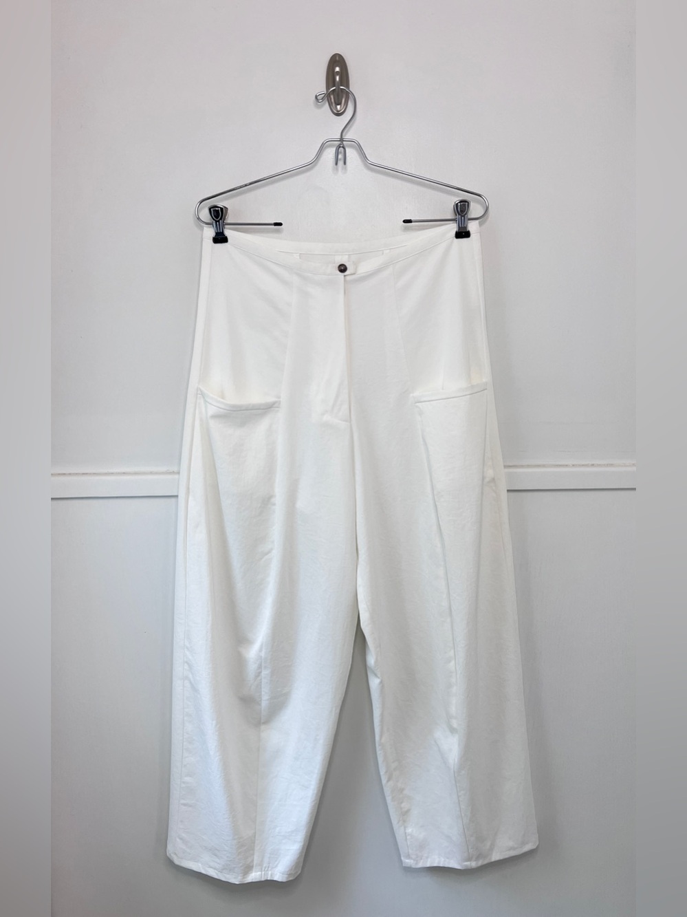 Matthildur Barrel Lantern High-Waisted Crop Patch Pocket White Pants Lagenlook